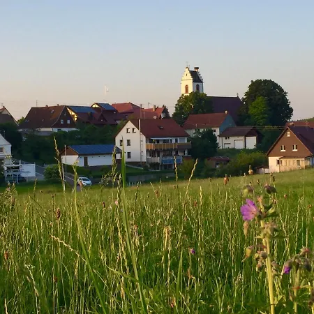 Behagliches Familienhaus Nahe Schwarzwaldbodensee بيت للعطل Tuningen